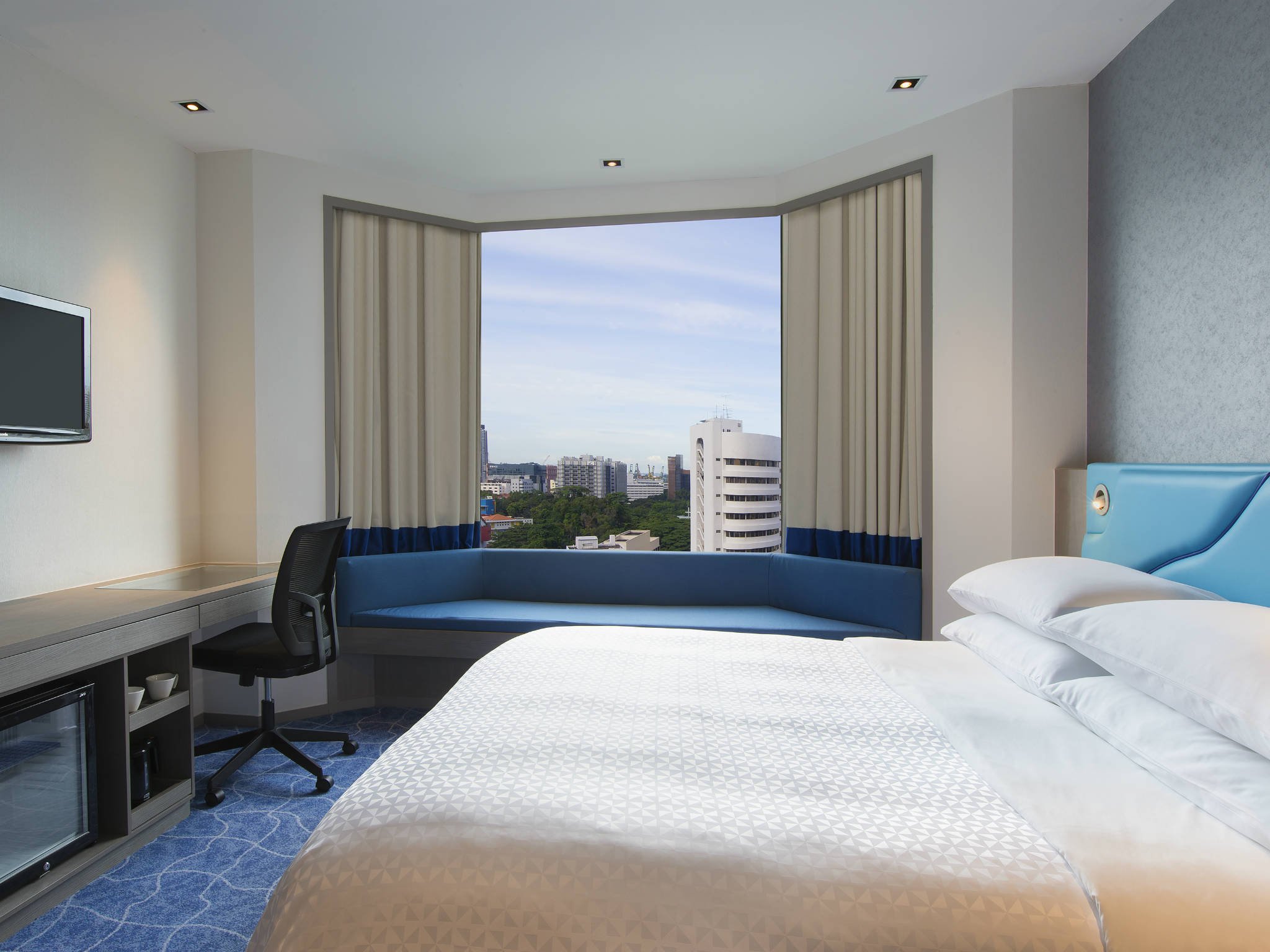 Deluxe Room  (Double/ Twin Bed)  with SGD20 F&B Dining Credit